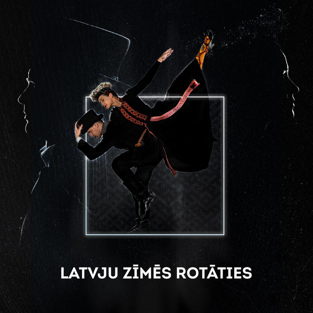 Latvju zīmēs rotāties